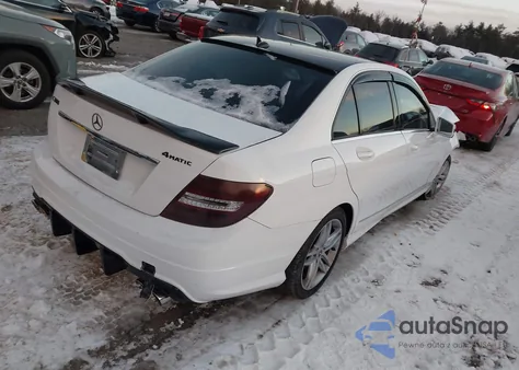 2013 Mercedes-Benz C 300 Sport 4Matic z USA, uszkodzony, nr VIN WDDGF8AB6DR291252